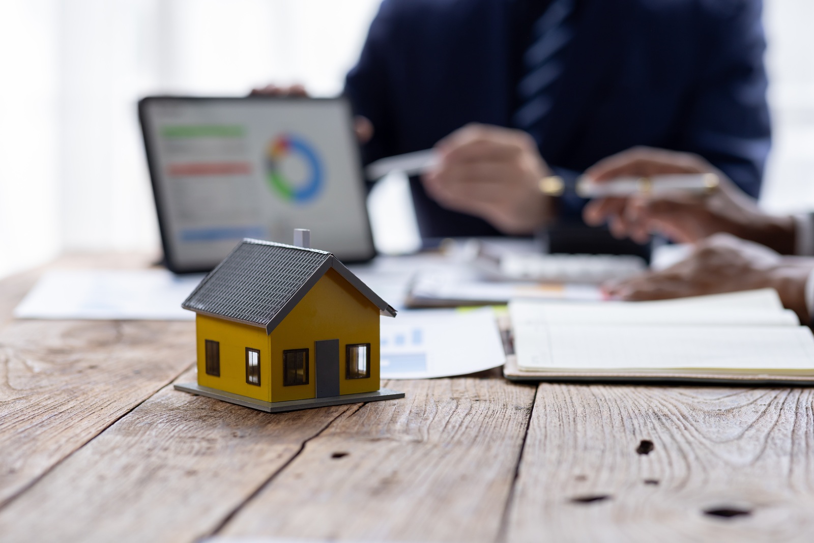 How Companies That Buy Houses Create Fair Offers Without Using Automated Valuation Tools