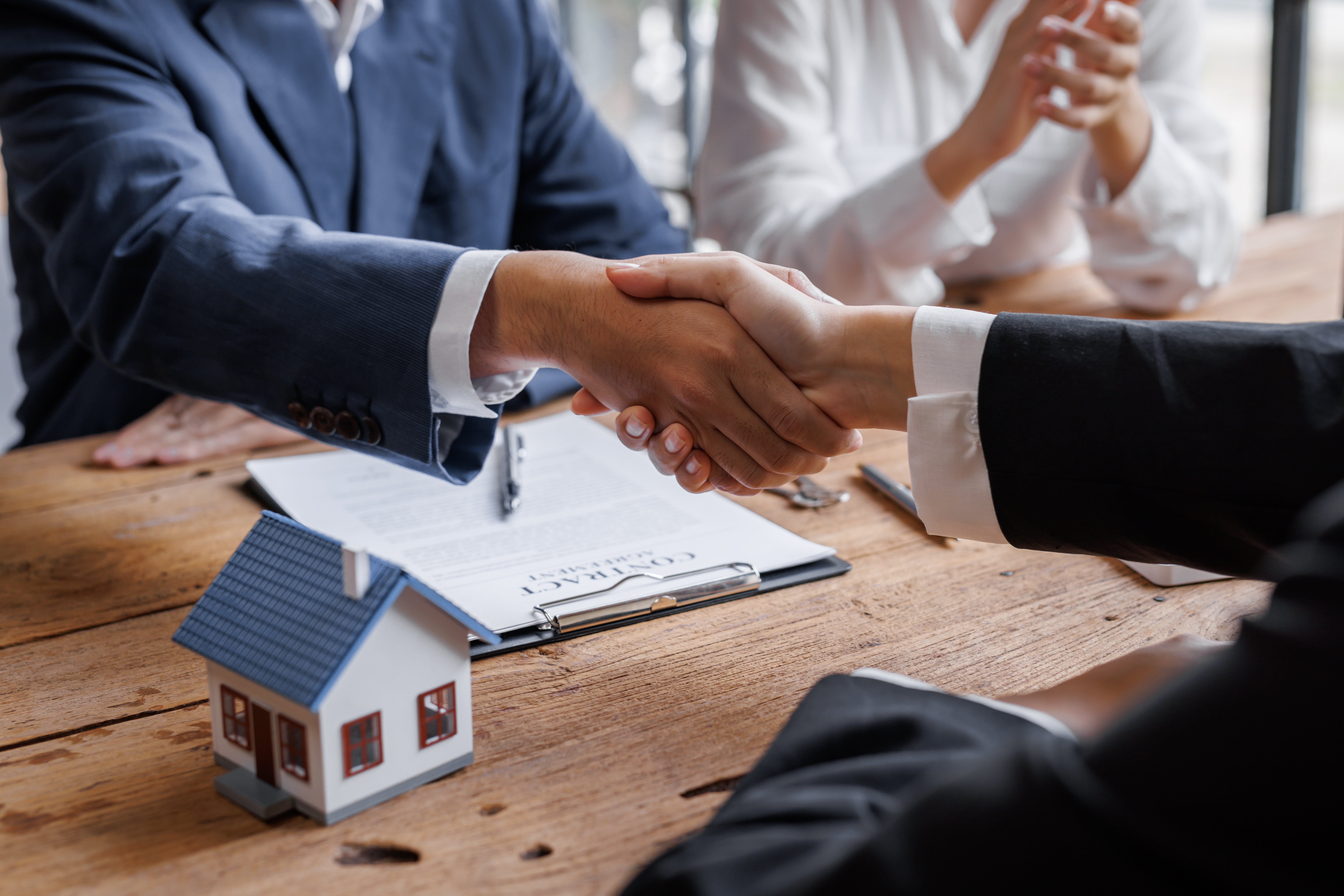Cash home buyer presenting offer to North Las Vegas Nevada homeowner Cash home buyer presenting offer to North Las Vegas Nevada homeowner